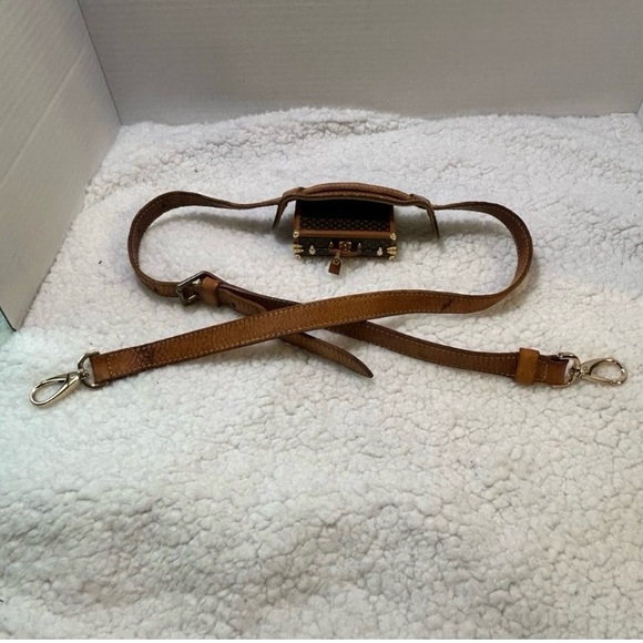 Louis Vuitton Strap - Picture 12 of 14